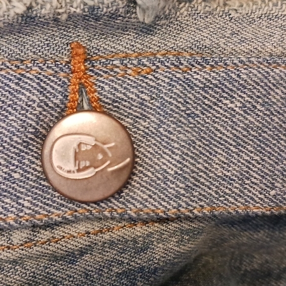 AM*XW DISTRESSED DENIM VEST - Picture 5 of 5